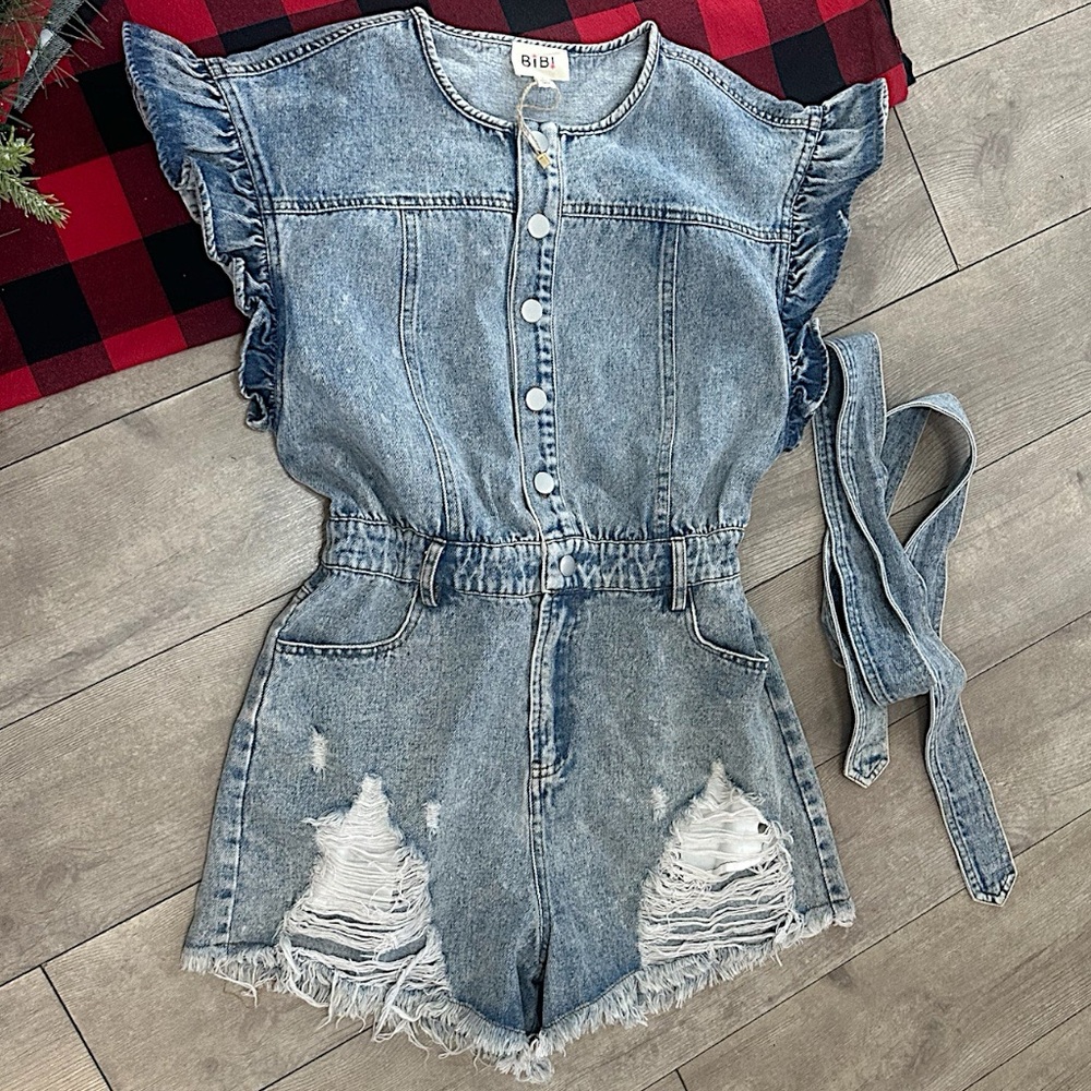 New BiBi Ruffled Distressed Denim Romper Ruffle Sleeve Romper Size Small - Picture 2 of 16